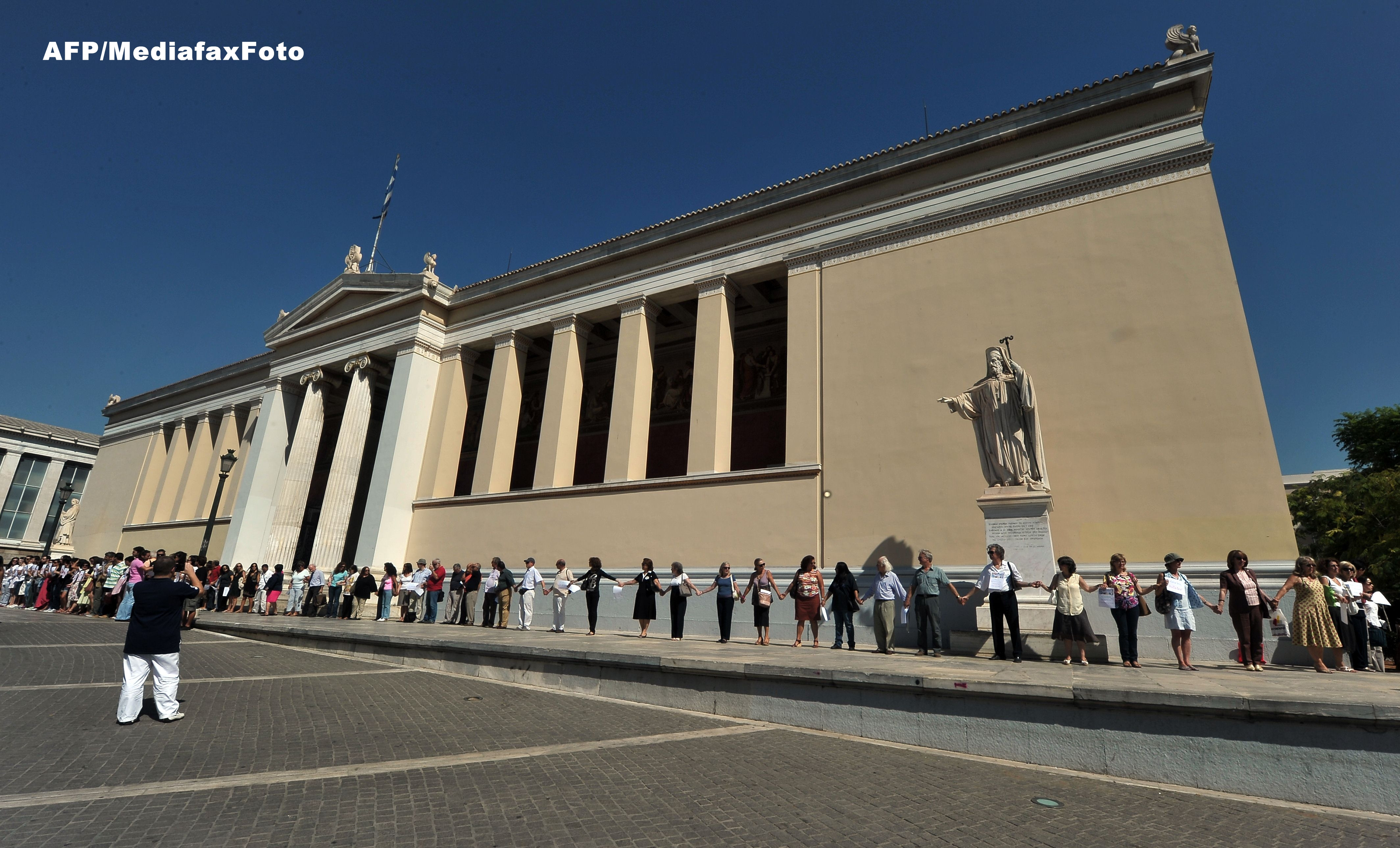 Presa austriaca: Grecii au fonduri de 200 de miliarde de euro ascunse in bancile din Elvetia