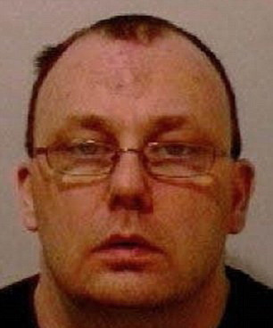 Un violator i-a scris din inchisoare victimei sale minore. "Imi este dor de tine"