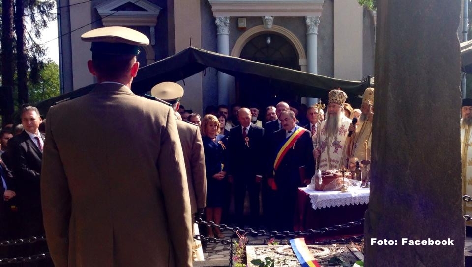 Traian Basescu a facut o baie de multime la Tebea, dar a fost si huiduit. Ce a declarat la plecare