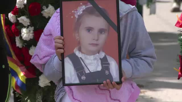 Bianca, fata de opt ani ucisa de viitura, a fost inmormantata in haine de printesa. "Era un ingeras"