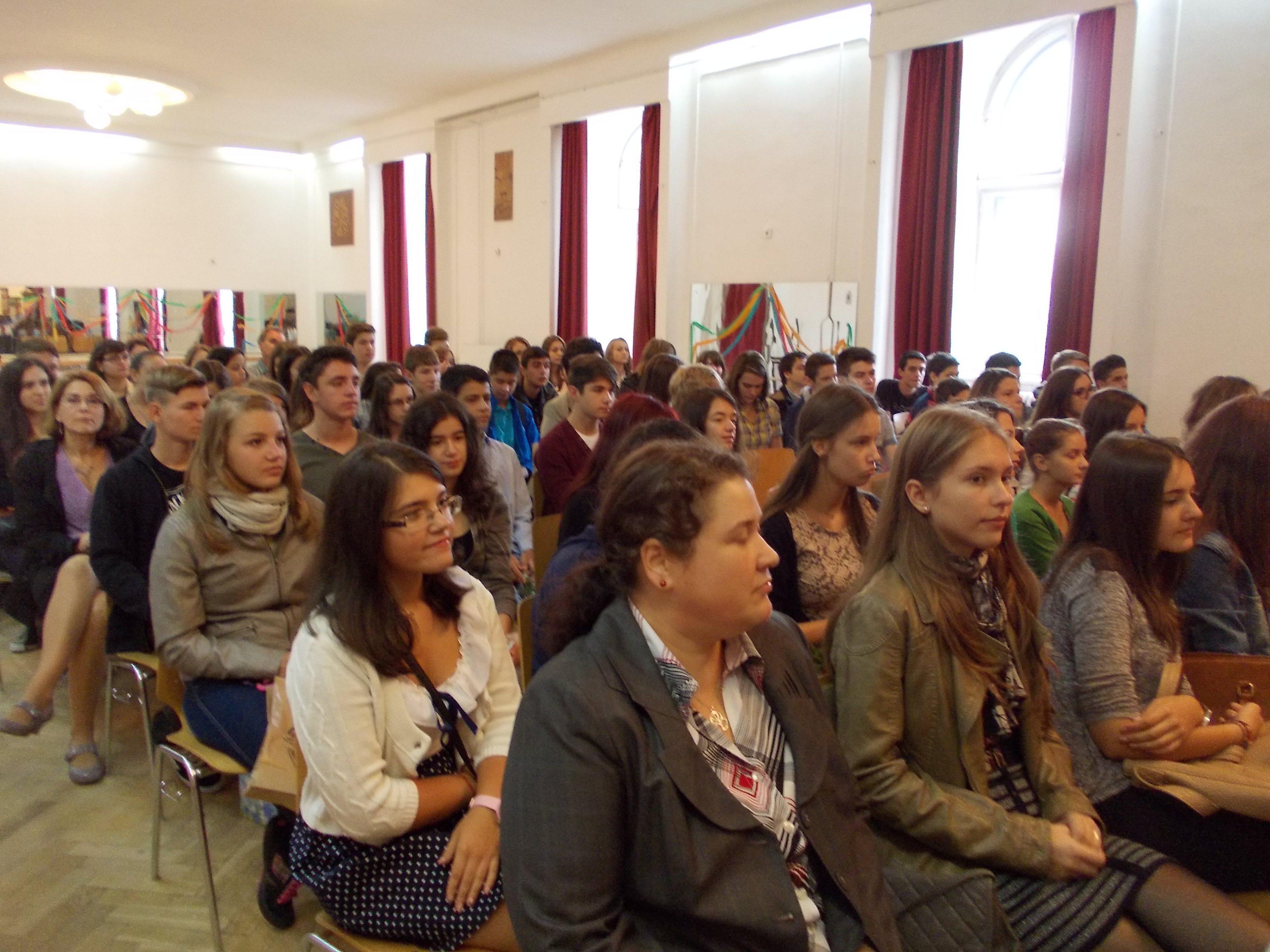 A inceput scoala! Zeci de mii de elevi au pus din nou ghiozdanul in spate dupa o lunga vacanta