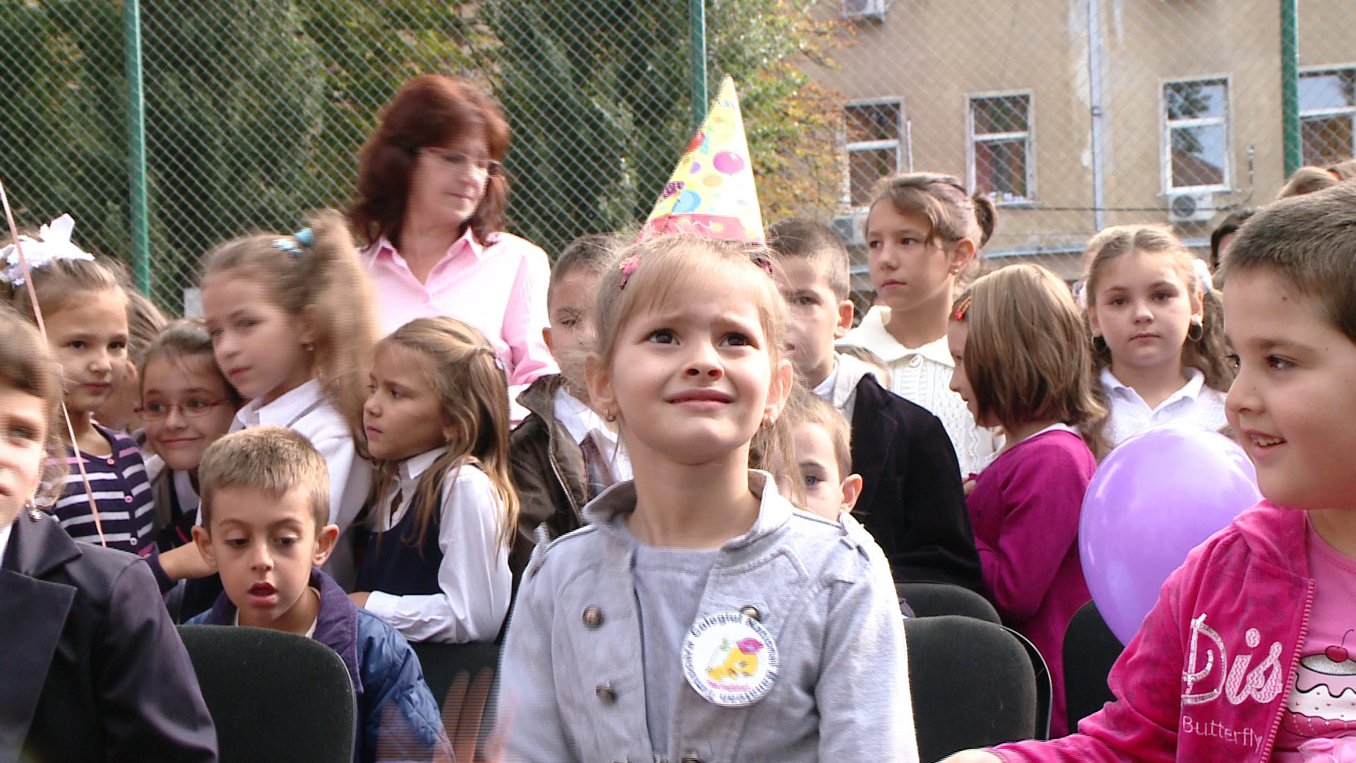 Elevii si studentii cer, la deschiderea anului scolar, sase la suta din PIB pentru educatie