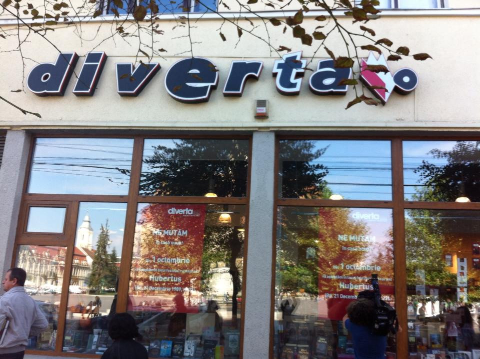 Libraria Universitatii, un simbol al Clujului, paraseste centrul orasului
