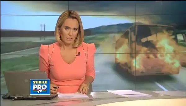 Un autocar a luat foc la intrarea in Targu Mures. Pasagerii si soferul s-au salvat la timp