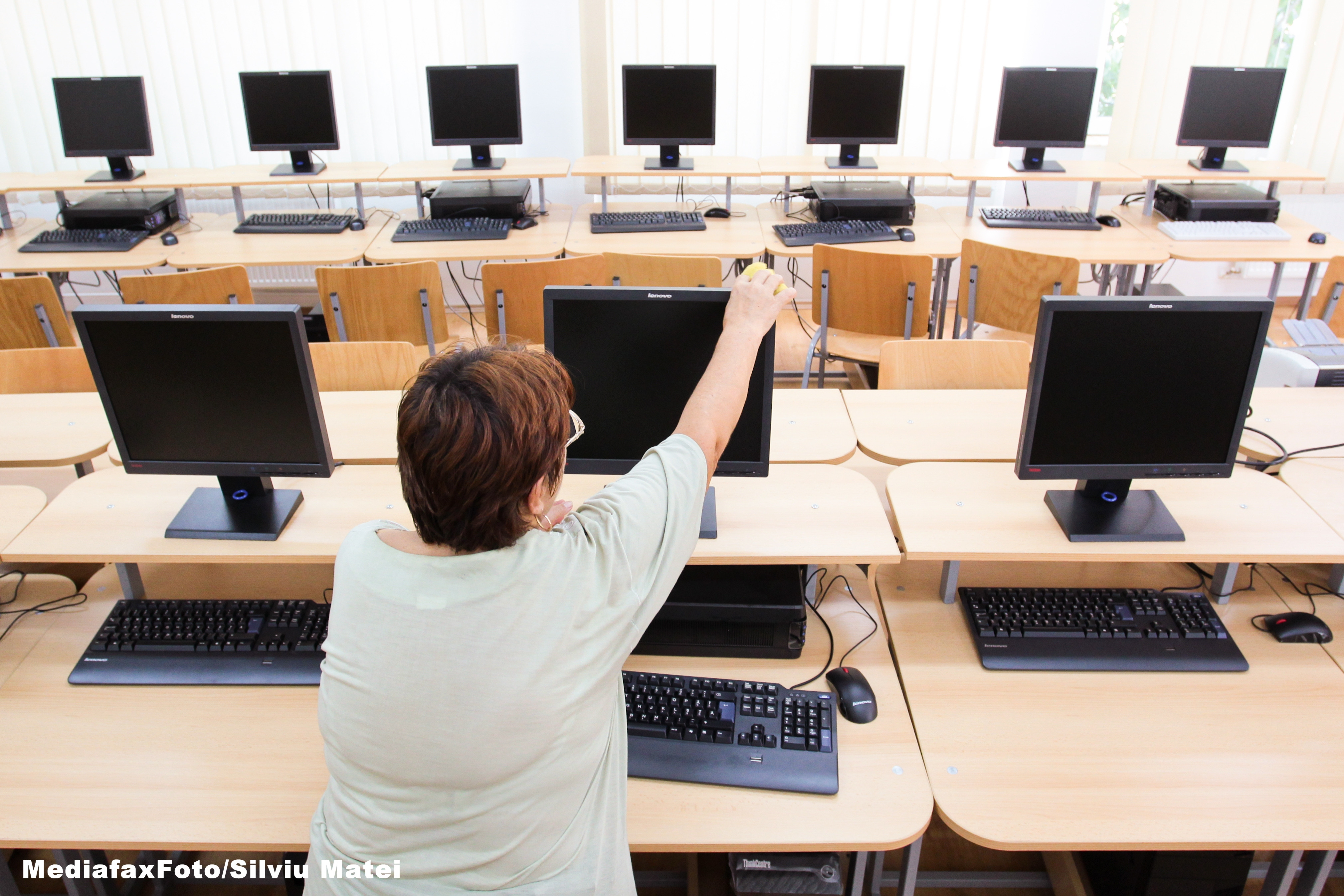 Peste 300 de calculatoare vor ajunge in acest an in scolile din Timisoara. Cati bani au fost alocati pentru aceste dotari