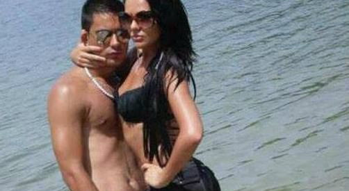 Tanara de care rade tot internetul. Cum s-a dus echipata la plaja. FOTO