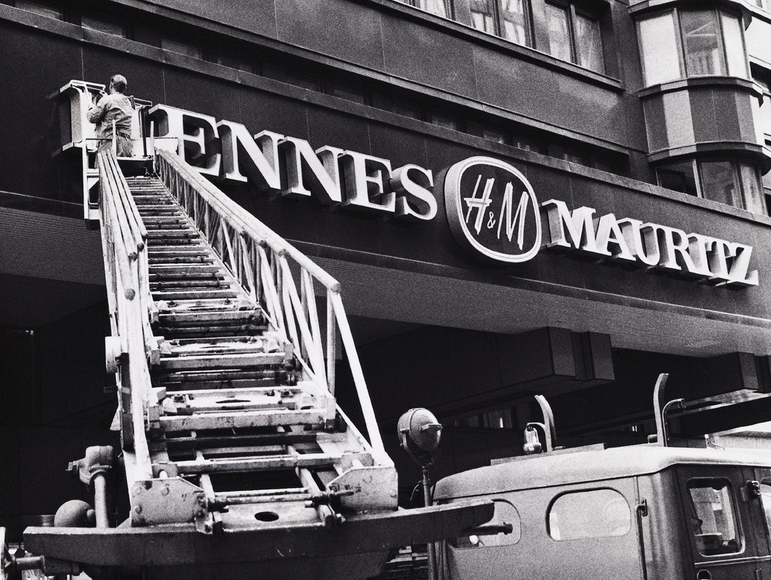 "Barbatii din toata lumea ar trebui sa se inspire de la Ilie Nastase!" Interviu cu Petter Klusell, omul care a creat cea mai noua colectie H&M