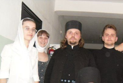 Imaginea zilei pe internet. Cum s-au pozat cativa preoti din Rusia si enoriasii lor. FOTO