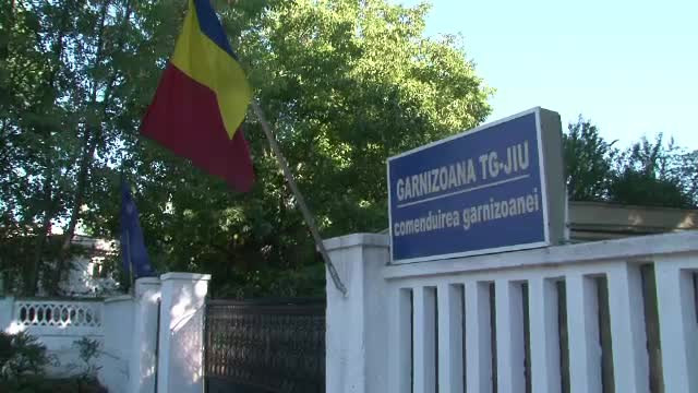 Un militar din Targu-Jiu a fost gasit impuscat in cap. Arma acestuia s-ar fi descarcat accidental