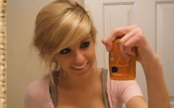 A vrut sa cucereasca baieti pe internet, dar efectul a fost invers. Ce i-a scapat fetei in poza