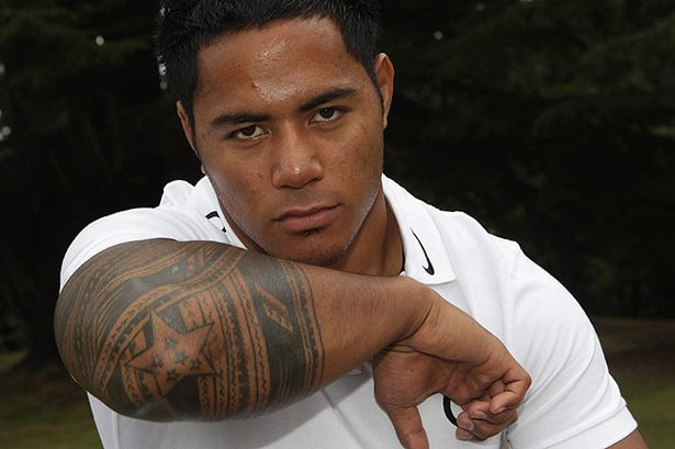 I-a pus "coarne" intr-o poza lui David Cameron! FOTO