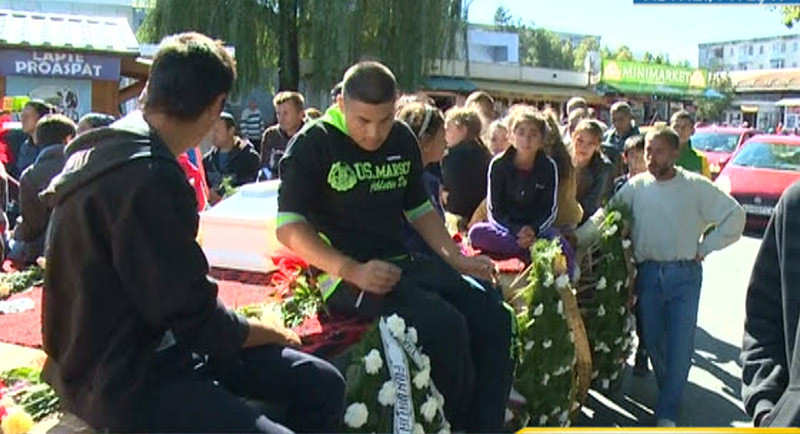 Coincidenta sinistra in ziua inmormantarii fetitei de 8 ani din Pitesti, ucisa de o explozie