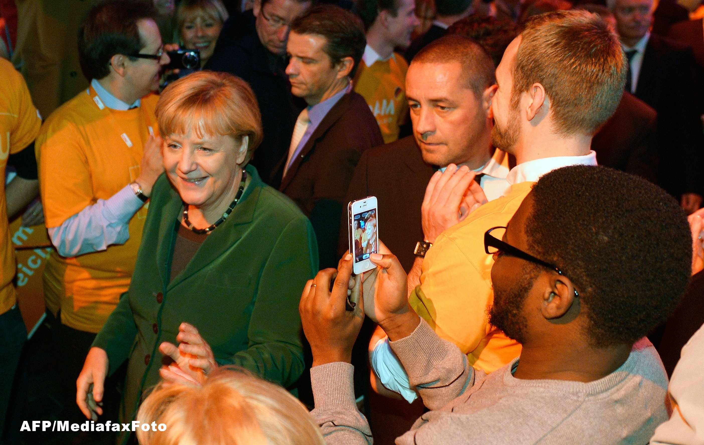 Alegeri legislative in Germania. Angela Merkel joaca pentru prima data "cartea feminina"