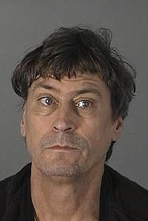 Un american a fost arestat dupa ce a incercat sa-si exorcizeze iubita de 80 de ani