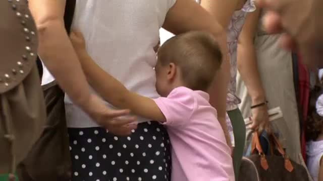 Romanii stabiliti in strainatate pot adopta copii din tara. Procedura ce trebuie urmata