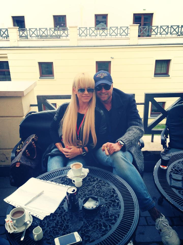 Anda Adam se simte iubita in bratele lui Botezatu. Fotografia care spune totul despre prietenia lui