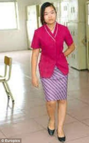 La 13 ani a reusit sa pacaleasca luni la rand agentii dintr-un aeroport. Au crezut ca e o angajata