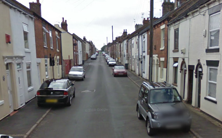 Vecinii n-au mai suportat si au dat-o in judecata."Face asta in fiecare zi cu sotul ei. Nu se poate"