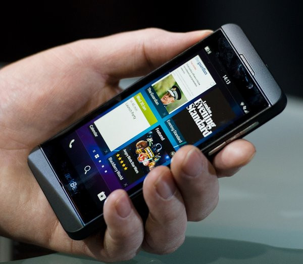 BlackBerry ar putea opri productia de smartphone-uri