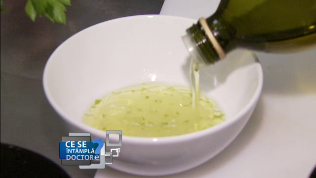 Cum puteti prepara sosuri sanatoase si naturale. Care este reteta ideala pentru mujdeiul de usturoi