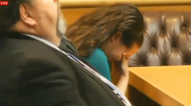 Tanara cunoscuta in SUA pentru ca nu se poate opri din sughit, condamnata la inchisoare pe viata