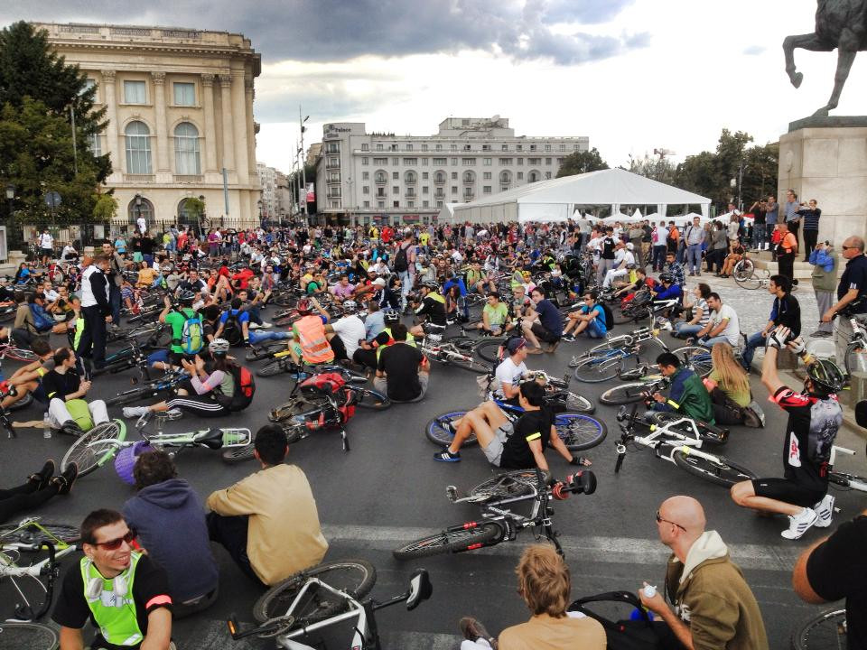 biciclisti piata revolutiei
