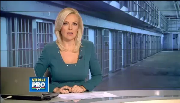 Preotul detinutilor din Bacau, arestat. Ascundea telefoanele sub sutana si cerea cate 300 lei pe ele