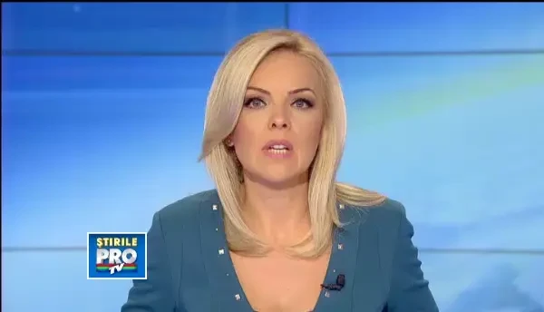 Lant uman in jurul Palatului Parlamentului. Mii de oamenii protesteaza fata de Rosia Montana