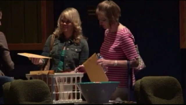 A crezut ca merge la un training. Ce veste a primit tanara, cand a intrat in cinematograf