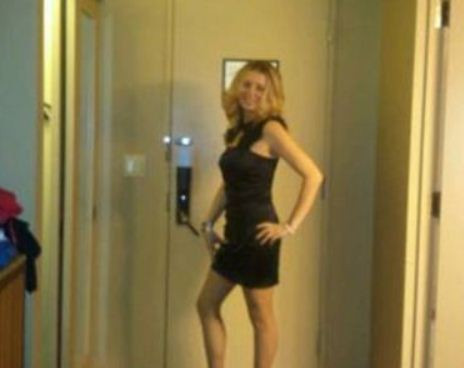 Un tata a scos la licitatie pe internet o intalnire cu fiica lui. Cum arata tanara