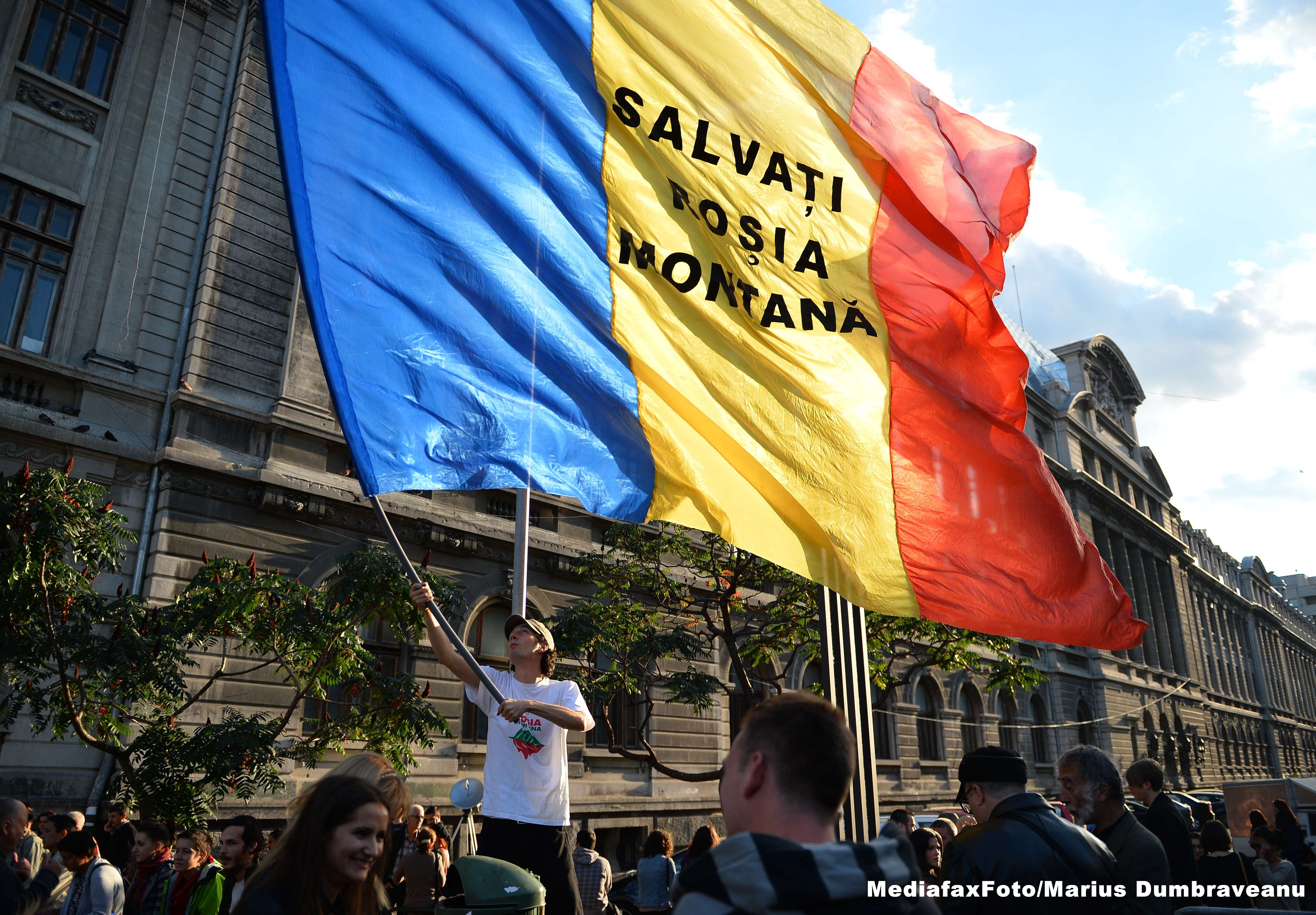 12 parlamentari au ajuns la Rosia Montana. Acestia vor cobora in mina si vor sta de vorba cu oamenii