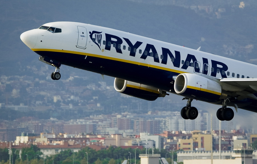 Un avion Ryanair aflat pe ruta Bucuresti - Dublin a aterizat la Koln dupa ce unui client i s-a facut rau la bord