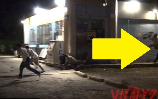 Momentul in care un personaj din filmele horror a aparut in plina strada. VIDEO