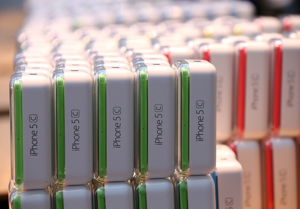 Apple bate toate recordurile. Cook: E cea mai buna lansare. Cate iPhone-uri s-au vandut in 3 zile