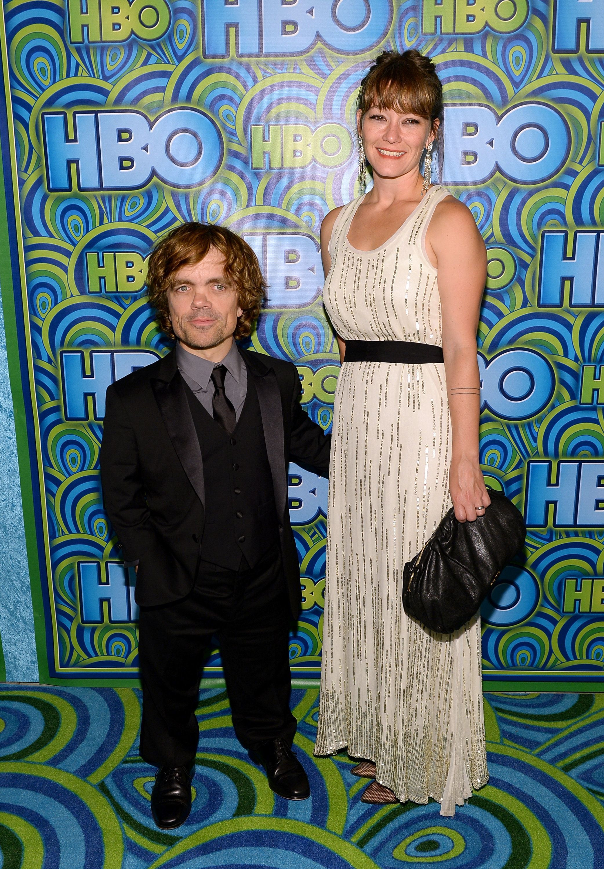 Sarah Silverman, la Premiile Emmy, cu o rochie de 60 de dolari. "Am cumparat-o de pe internet"