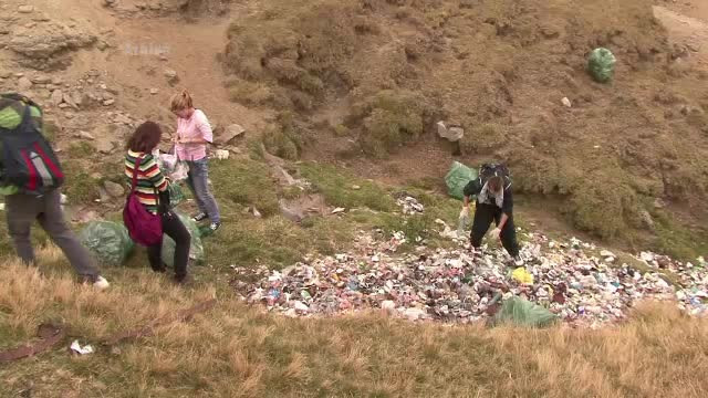 Voluntarii "Let's Do it, Romania" vor recicla 40% din deseurile stranse. Cum te inscrii in campanie