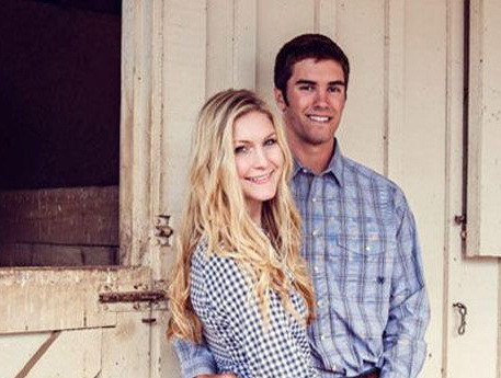 Poza care i-a facut vedete pe internet. Cine s-a strecurat in cadru, alaturi de acest cuplu