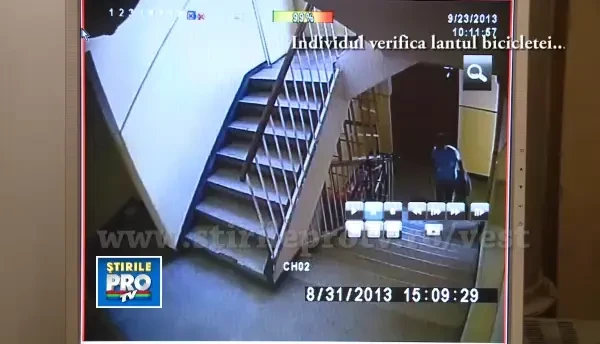 Intreaga operatiune a unui hot plin de precautie care fura o bicicleta, surprinsa de camerele VIDEO