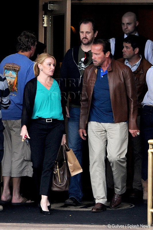 Gestul care confirma ca Arnold Schwarzenegger are o noua iubita. Cum l-au pozat paparazzi. FOTO