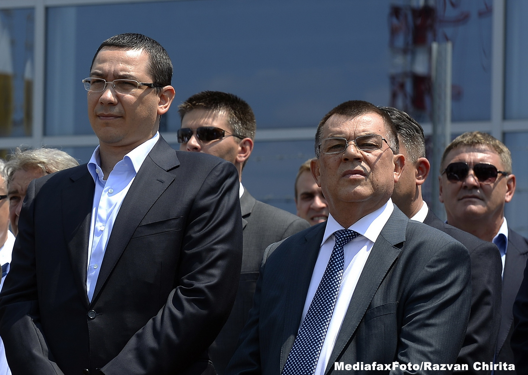 Victor Ponta catre Radu Stroe: Ati incercat sa impacati capra cu varza la Codul Rutier!
