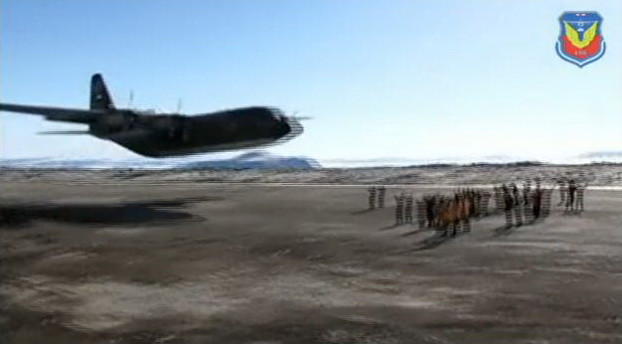 Nebunia unui pilot argentinian. Cum a trecut cu aeronava deasupra capetelor unor spectatori. VIDEO