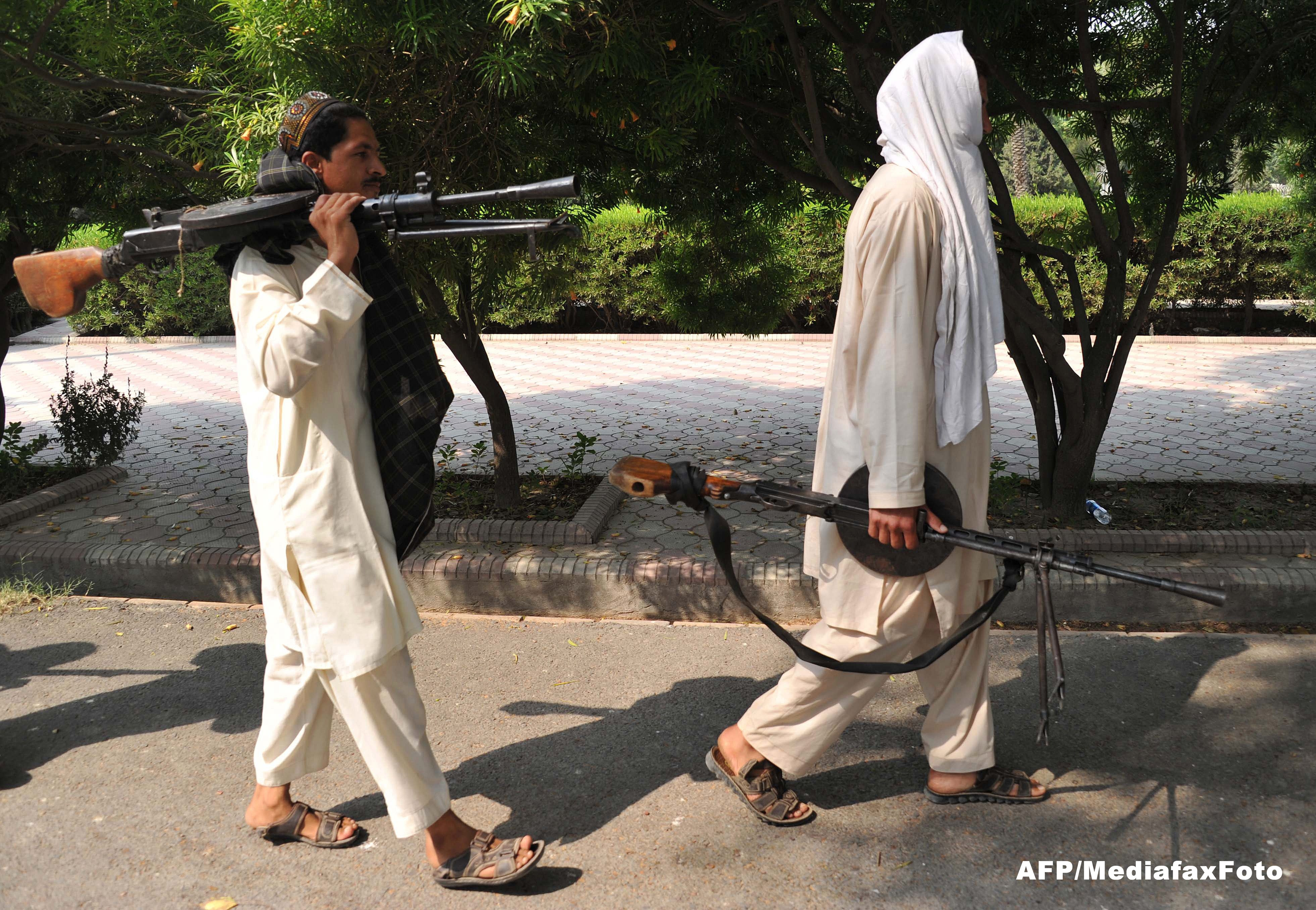 Talibanii au comis violuri si asasinate in masa in orasul Kunduz din Afganistan. Marturiile celor care au reusit sa fuga