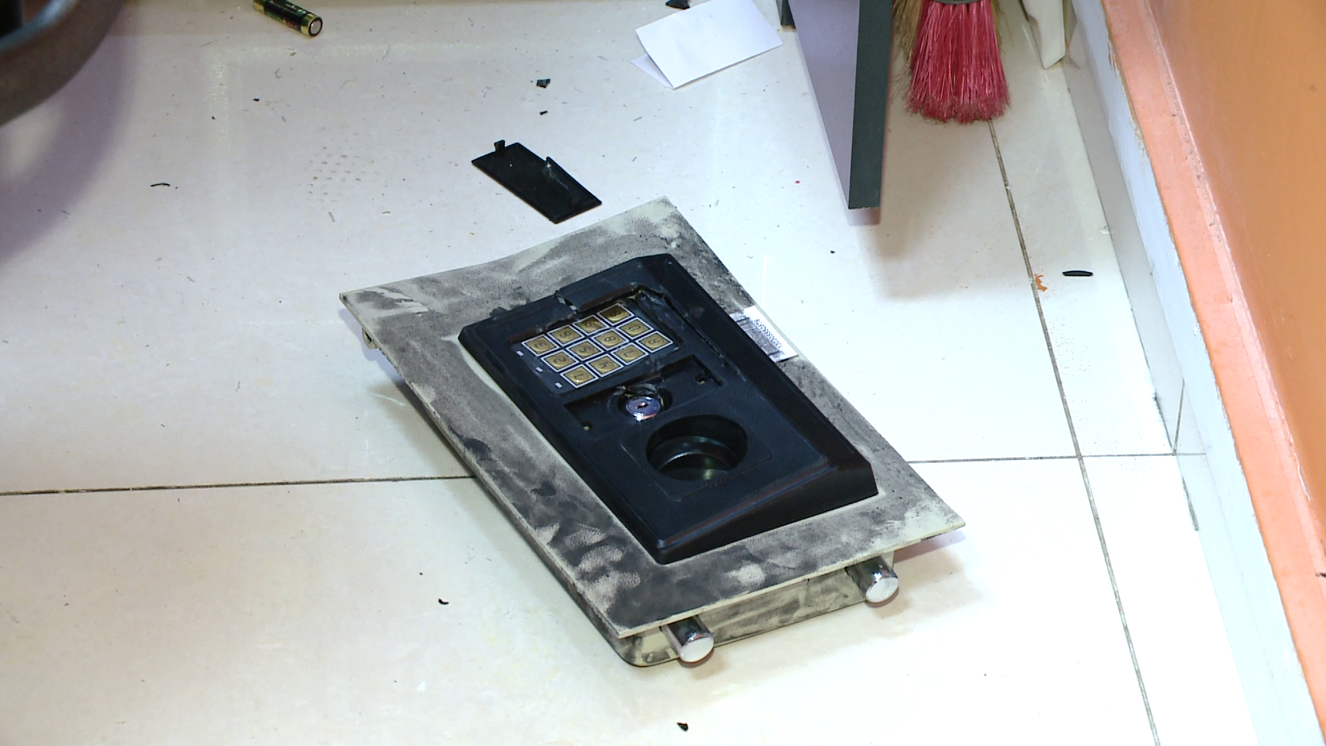 Jaful de la casa de pariuri, surprins de CAMERELE DE SUPRAVEGHERE. Video!