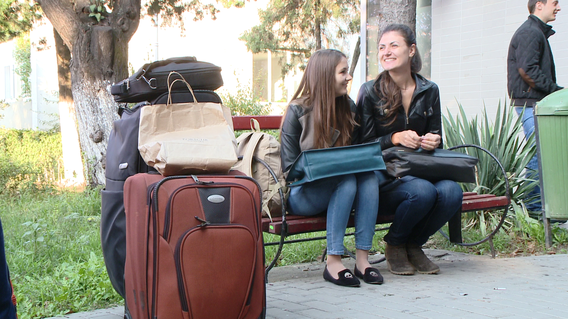 A inceput agitatia cazarilor. Sute de studenti au stat astazi in fata caminelor studentesti din Cluj