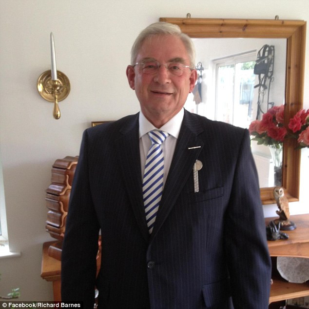 Un fost deputat a aparut gol pe Facebook. Ce s-a intamplat cu contul lui