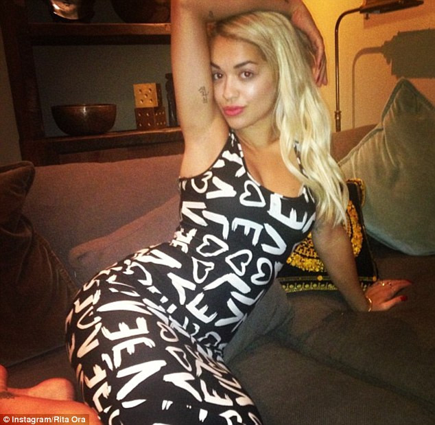 Fanii nu au inteles de ce au pus o astfel de poza pe internet. Ce si-a injectat in posterior