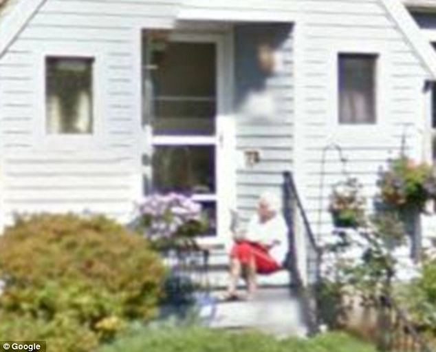 S-a uitat pe Google Maps si i-au dat lacrimile. Ce fotografie a gasit acest barbat