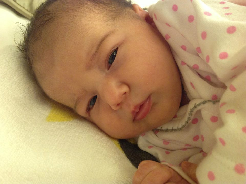 Presedintele Traian Basescu a publicat pe Facebook poze cu nepotica sa, Sofia Anais