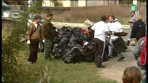 "LET'S DO IT, ROMANIA!". 100.000 de voluntari din toata tara au iesit la curatenia generala