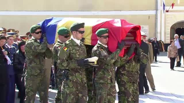 Claudiu Popa, militarul ucis in Afganistan, a fost inmormantat. Dupa misiune, urma sa se cunune